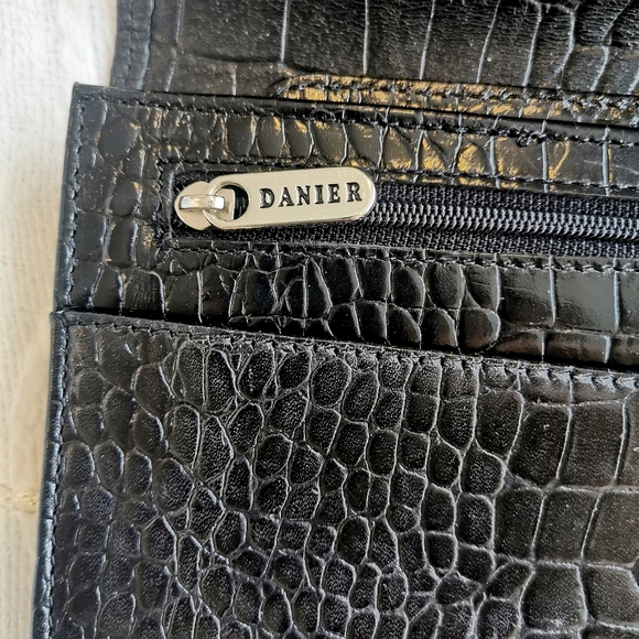 *sold* Danier black leather minimalist clutch, embossed snakeskin pattern purse - Picture 6 of 7